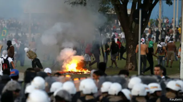 Столкновения в Бразилии