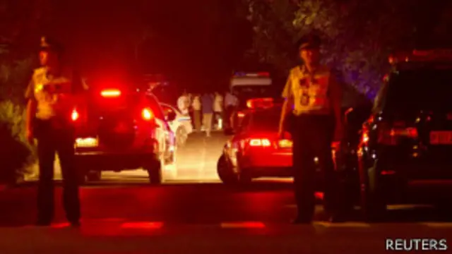 上海宝山枪杀案现场外大批警察驻守（23/6/2013）