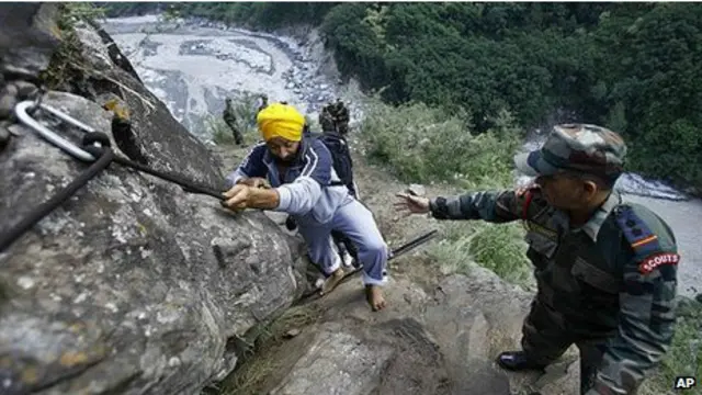 جهود الانقاذ 