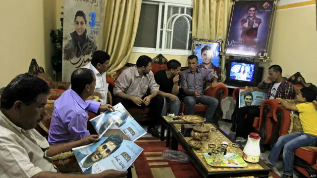 أسرة عساف تابعت بقلق وشغف البرنامج لحظة بلحظة حتى إعلان النتيجة.