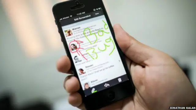 O aplicativo permite que o usuário indique o erro escrevendo na própria tela do celular