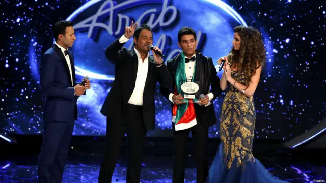 فاز الفلسطينى محمد عساف بالمركز الأول في برنامج المسابقات الغنائية Arab Idol في موسمه الثانى في الحفل الختامي الذي أقيم في بيروت.