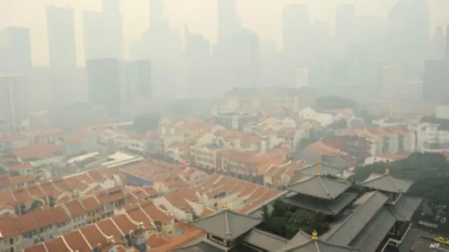 सिंगापुर भी स्मॉग की चपेट में है.