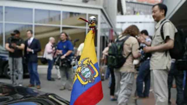 Sân bay Sheremetyevo trở thành điểm thu hút báo chí quốc tế vì vụ Snowden
