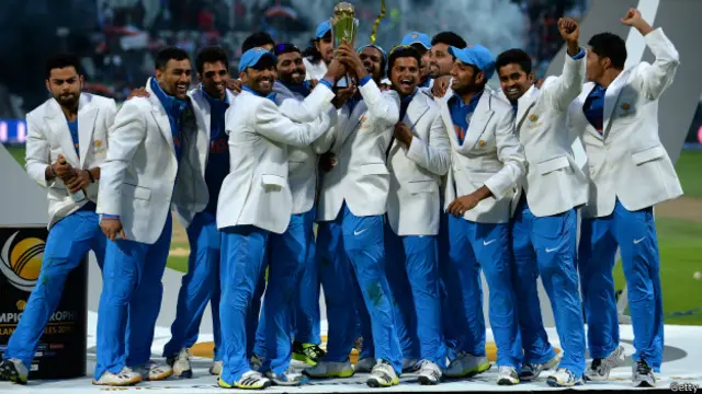 चैम्पियन्स ट्रॉफी जीतने के बाद भारतीय क्रिकेट टीम.