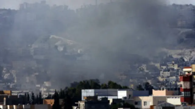 جھڑپوں کے سبب فضاء میں دھوئیں کے بادل دیکھے گئے