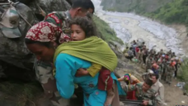 دشوار گزار راستے اور خراب موسم امدادی کاموں میں سب سے بڑا مسئلہ ہیں