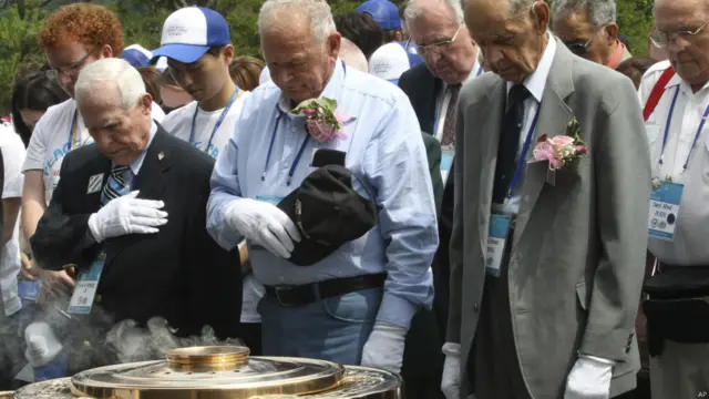 Veteran perang AS memberi hormat kepada para korban Perang Korea, AP