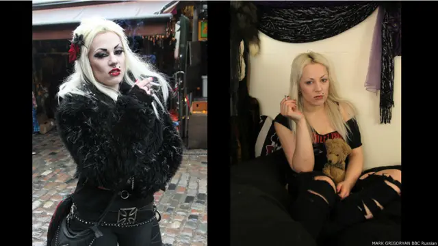 Сюд де Сад в готической и домашней одежде. 