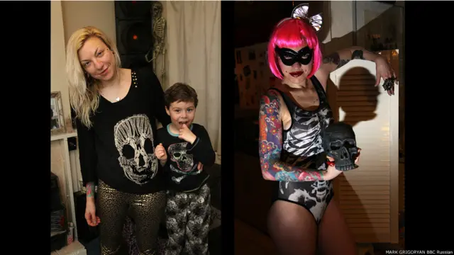 София Дисгрейс (Sophia Disgrace) с сыном и в сценическом костюме 