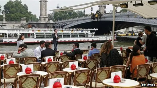 Парижский ресторан на Сене
