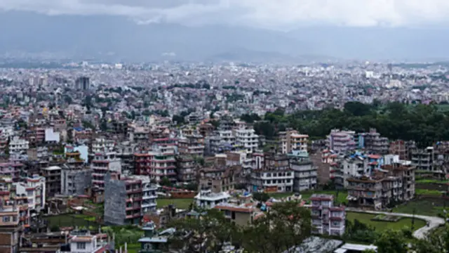 尼泊尔首都加德满都位于地震多发地带。