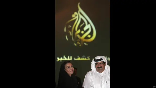 أعلن الشيخ حمد بن خليفة آل ثاني في عام 1996، بعد مرور عام فقط على توليه الحكم، تأسيس قناة الجزيرة الإخبارية الشهيرة، التي كان معظم صحفييها من قناة بي بي سي العربية الفضائية الأولى التي أغلقت في عام 1996. 