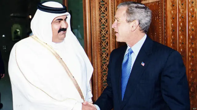 أدت قطر تحت حكم الشيخ حمد دوراً كبيرا في احتلال الولايات المتحدة للعراق في عام 2003، حين أعلن الرئيس الأمريكي السابق جورج بوش الابن أن مركز القيادة المركزية للقوات الأمريكية في العراق سوف يكون في قطر. وتعهد الرئيس الأمريكي آنذاك بأنه سوف يعثر على أسلحة الدمار الشامل التي يملكها صدام حسين. 