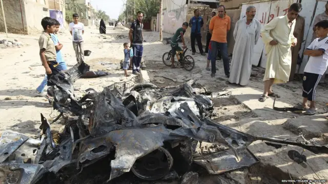 इराक़ की राजधानी बग़दाद में हुए सिलसिलेवार कार बम धमाकों में 30 से ज्यादा लोग मारे गए हैं. इराकी अधिकारियों का कहना है कि धमाकों में दर्जनों लोग घायल भी हुए हैं. इन धमाकों में शहर के शिया बहुल इलाकों को निशाना बनाया गया.