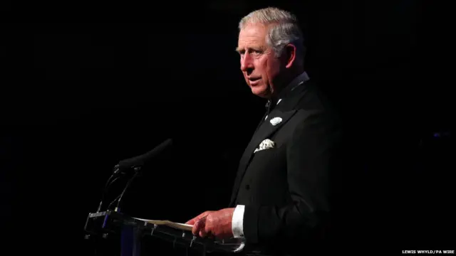 प्रिंस चार्ल्स ने लंदन में चीफ रब्बी लॉर्ड सैक्स के सम्मान में एक रात्रिभोज के दौरान अपने भाषण में बढ़ती यहूदी विरोधी भावनाओं की आलोचना की.