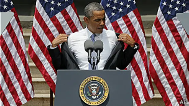 اوباما در ابتدای سخنرانی کت خود را در آورد و از حاضران هم خواست چنین کنند