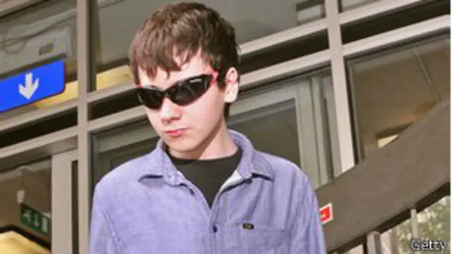 Após cumprir 37 dias de pena, Jake Davies tuitou piadas sobre o tempo que ficou detido 