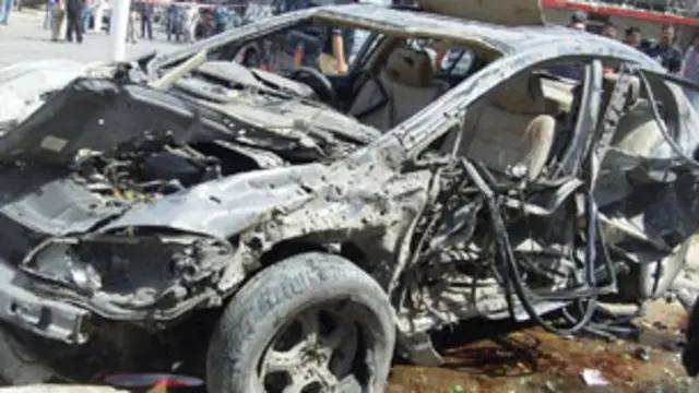 مقبول باقر چندین بار از سوی گروه‌های افراطی سنی مذهب تهدید شده بود