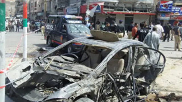 پولیس کا کہنا تھا کہ دھماکہ اس وقت ہوا جب سندھ ہائی کورٹ کے سینیئر جسٹس جج مقبول باقر کا قافلہ وہاں سے گز رہا تھا