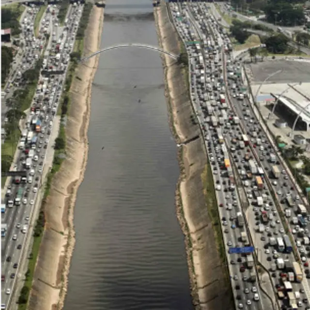 Engarrafamento na marginal Tietê, no dia 28 de março de 2013 (Reuters)