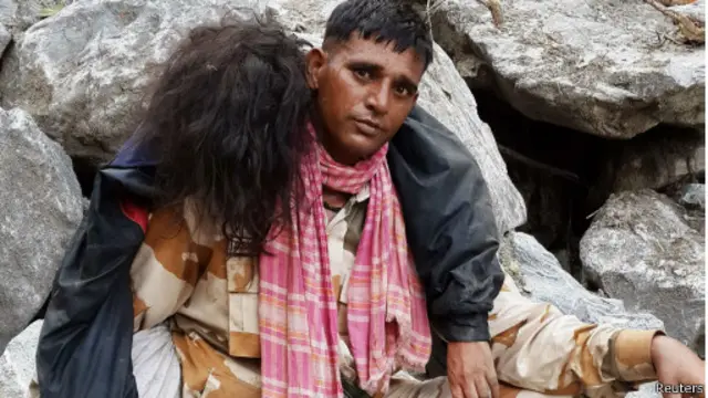 मौसम खराब होने के कारण राहत कार्यों में बाधा आ रही है