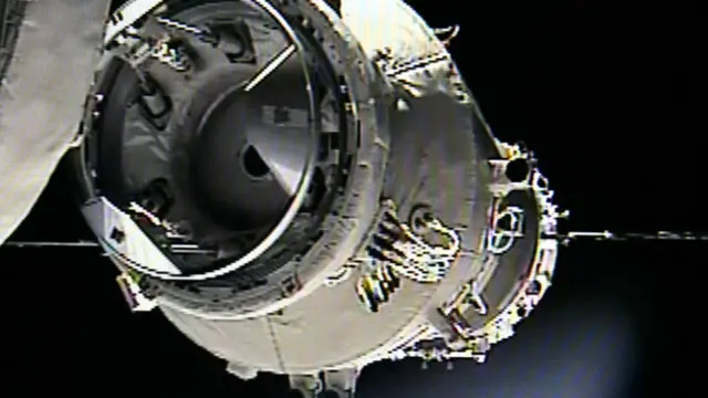 التحام المركبة شينزو 10 بالمختبر الفضائي تيانغونغ 1.