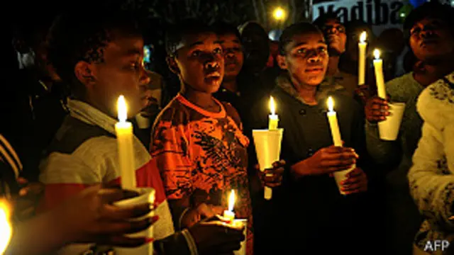 د نسلي توپيرونو ضد مبارز، نېلسن منډېلا له تېرو دوو اونيو راهيسې د پرېټوريا په يوه روغتون کې دی.