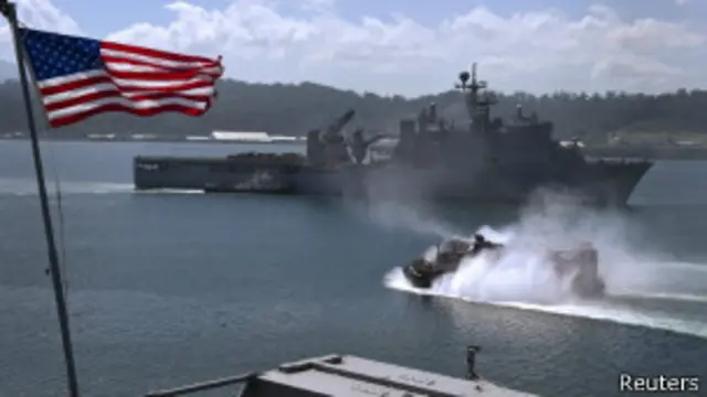 美軍艦隻在蘇比克灣演習。