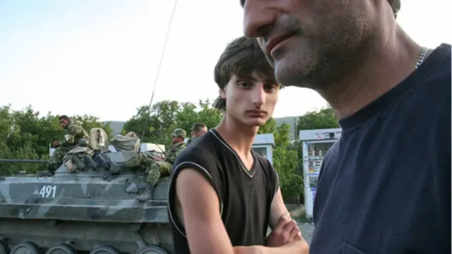 Гуржистон ва Украинадаги Россия амалларини Ғарб кенгроқ манзаранинг бир қисми сифатида кўрмоқда. 