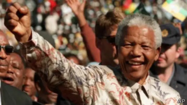 Ông Mandela được trao 250 giải thưởng quốc tế cho các nỗ lực đấu tranh không mệt mỏi của mình