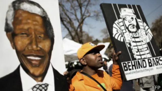 يرقد مانديلا في المستشفى منذ 8 يونيو/حزيران. 