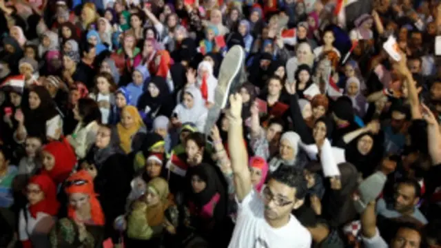 مصری صدر مرسی کی صدارت کا ایک سال عدم اطمینانی اور معیشت میں گراوٹ کی زد میں رہا