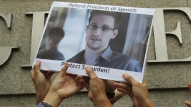 خیال کیا جا رہا ہے کہ اس وقت ایڈورڈ سنوڈن ماسکو کے ہوائی اڈے پر ہیں 