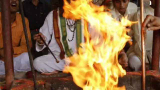 भारत में अब भी धार्मिक कर्मकांड मुख्यतः ब्रह्माणों का ही काम माना जाता है