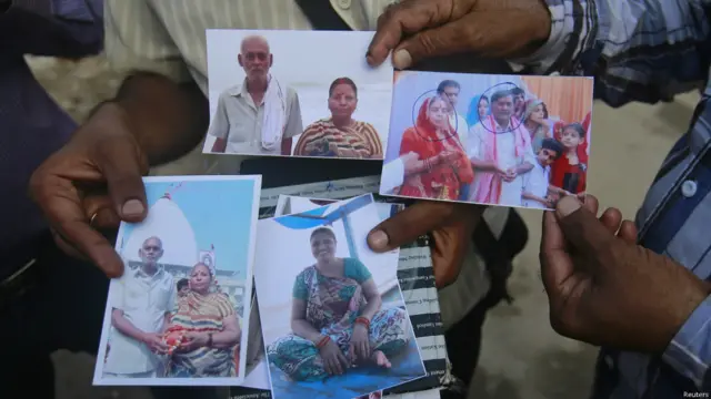 बड़ी संख्या में लोग उत्तराखंड में लापता हैं और उनके रिश्तेदार तस्वीरें लेकर जगह जगह घूम रहे हैं.