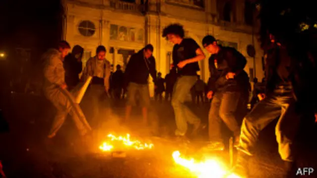 تشهد البرازيل مظاهرات منذ نحو شهر احتجاجا على سوء مستوى الخدمات. 