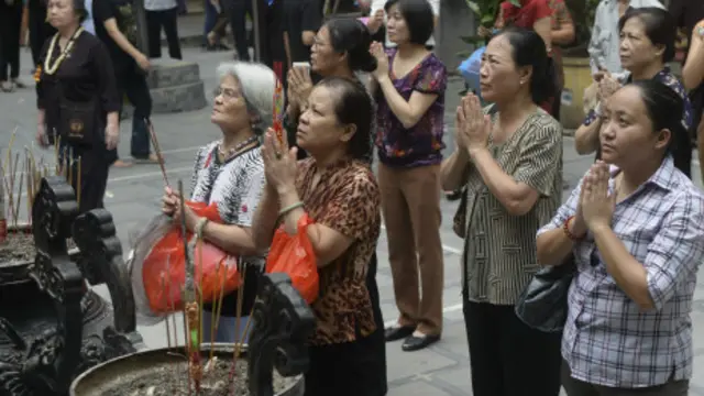 Sinh hoạt tín ngưỡng ở Việt Nam bùng nổ những năm qua