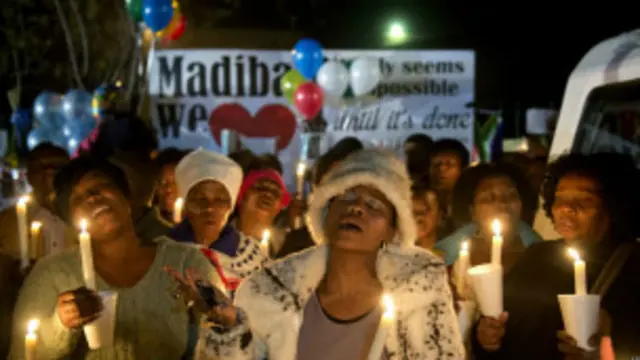 Người Nam Phi cầu nguyện cho Nelson Mandela