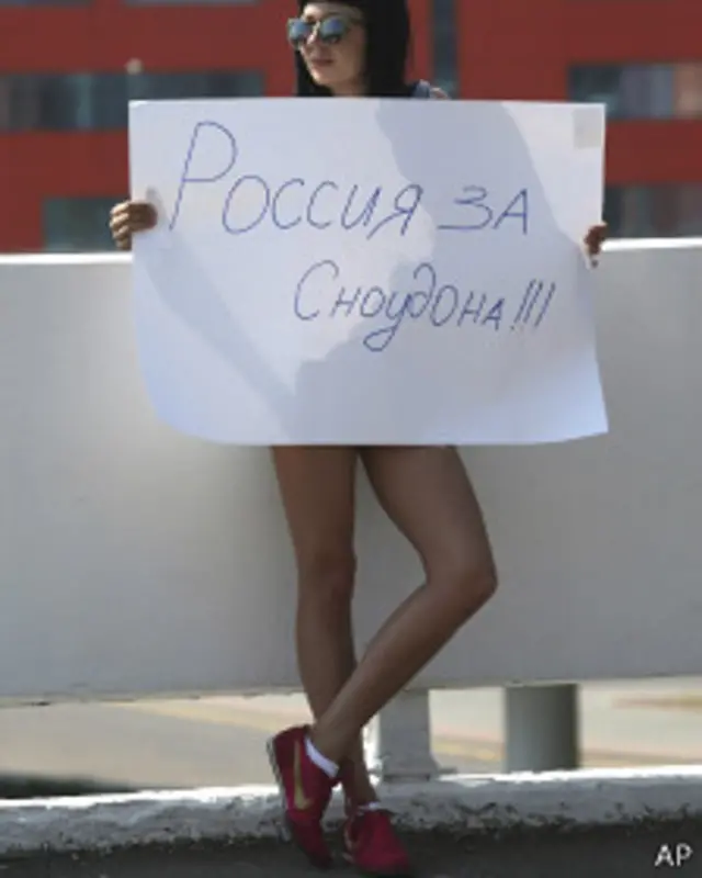 snowden_sheremetyevo_piquette