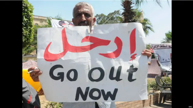 أعلنت وزارة الصحة المصرية ارتفاع عدد ضحايا الاشتباكات في محافظتي الشرقية والمنصورة خلال اليومين الماضيين إلى أربعة قتلى وأكثر من 400 مصاب.