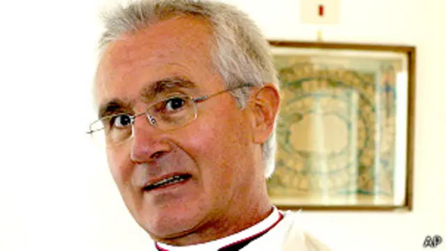 عمل سكارانو لسنوات طويلة في بنك الفاتيكان