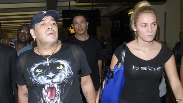 Diego Maradona tiba di Bandara Soekarno Hatta, Sabtu (26/06) pagi.