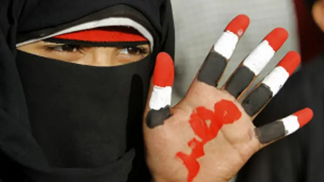 صدر مرسی کے حامی بھی سڑکوں پر نکل آئے ہیں