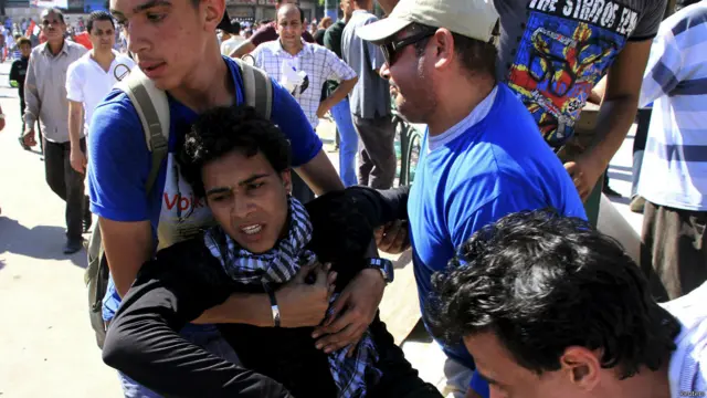 كانت وزارة الصحة قد أعلنت في وقت سابق الجمعة، ارتفاع عدد ضحايا الاشتباكات في محافظتي الشرقية والمنصورة خلال اليومين الماضيين إلى أربعة قتلى وأكثر من 400 مصاب.