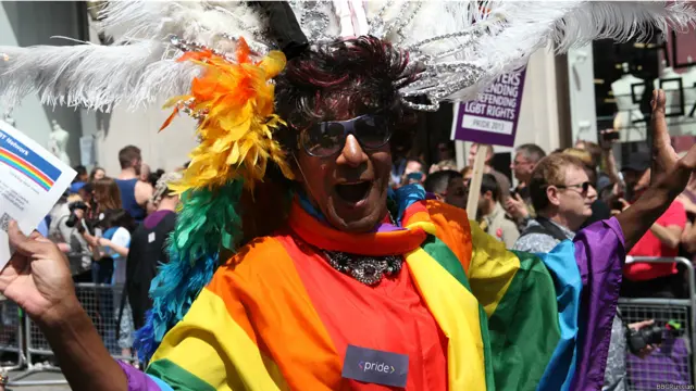 Участник гей-парада в Лондоне