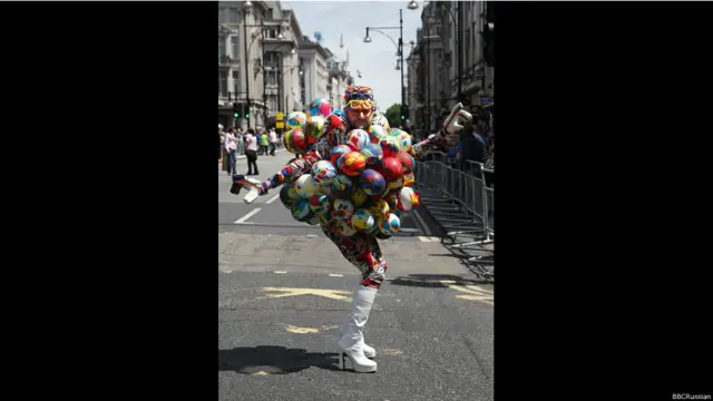 Участник гей-парада