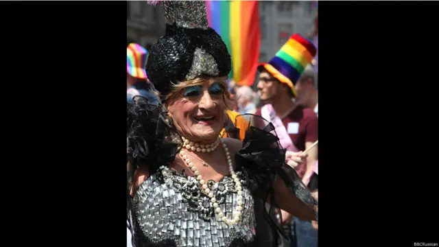 Участник гей-парада