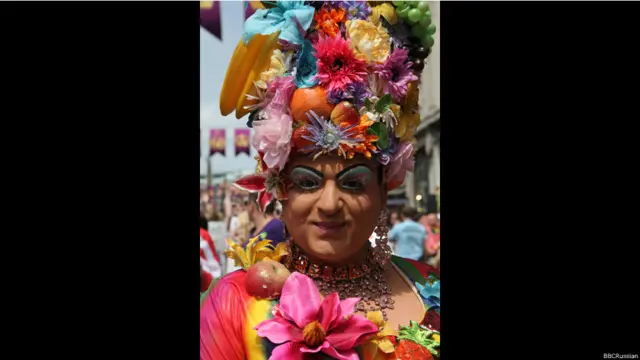 Участница гей-парада. 