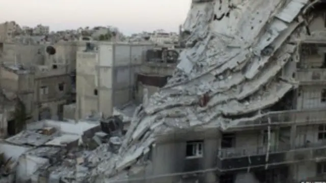 شام میں باغیوں کے قبضے والے شہر حمص پر جمعہ کے دن سے ہی حملہ جاری ہے